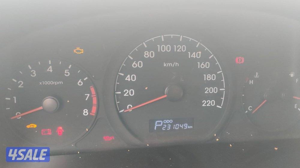 هيونداي H1 موديل ٢٠١٦ لون ابيض2