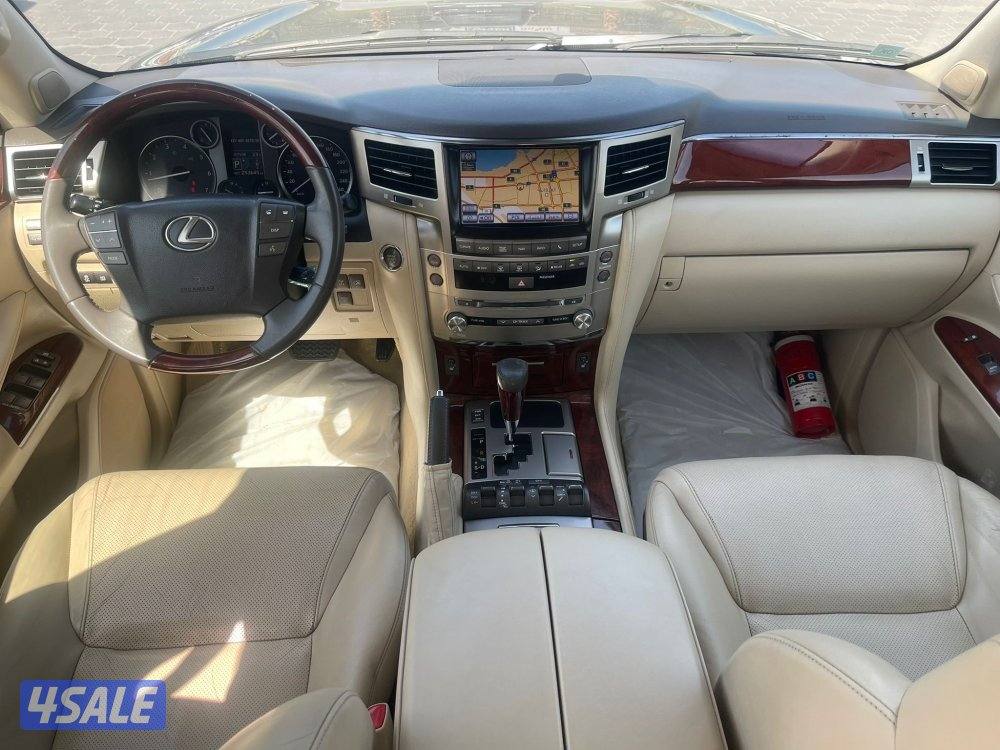 لكزس LX570 الساير 2014 درجه ثانيه بحاله الوكاله عداد 251 الف4