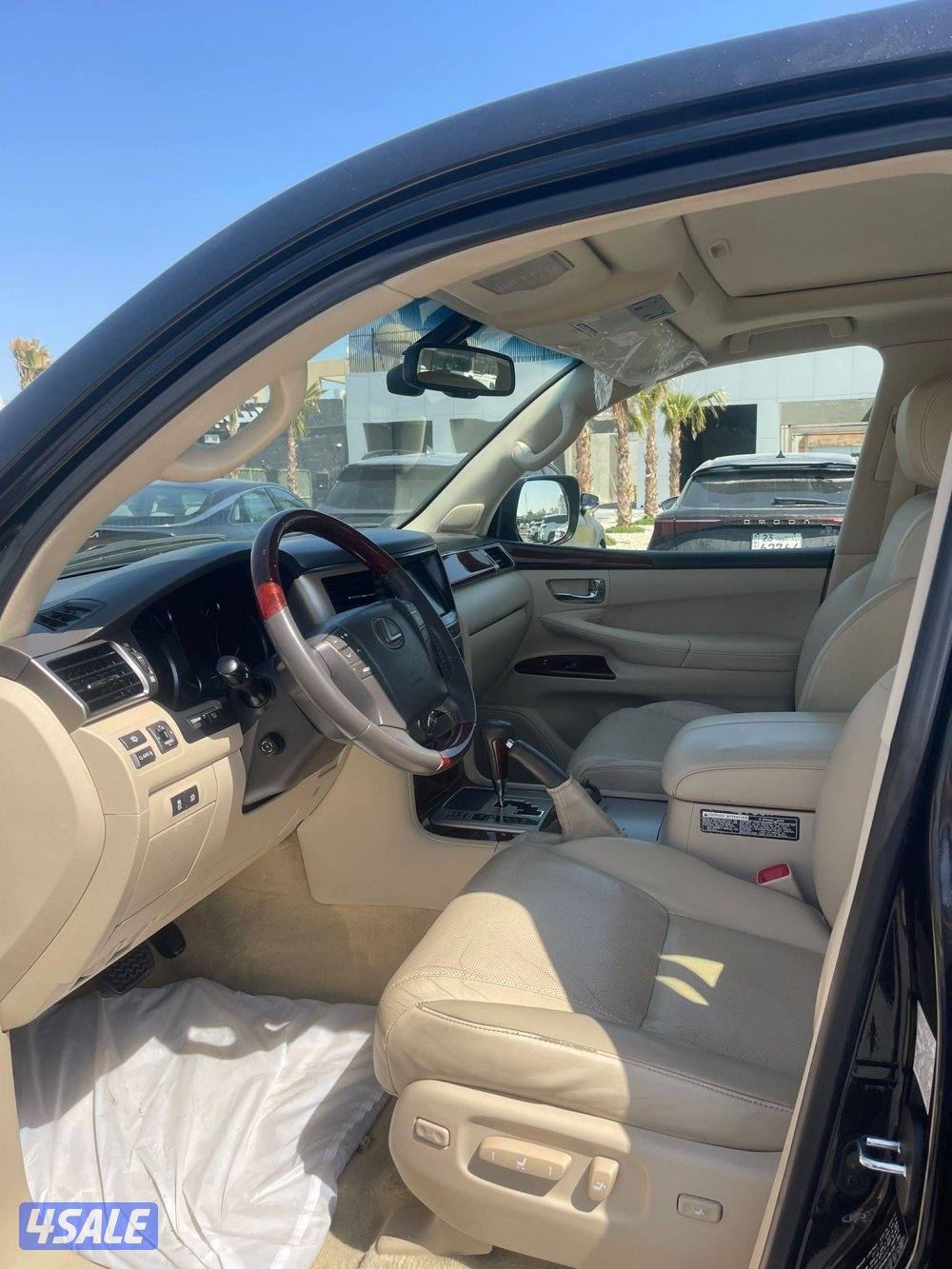 لكزس LX570 الساير 2014 درجه ثانيه بحاله الوكاله عداد 251 الف6