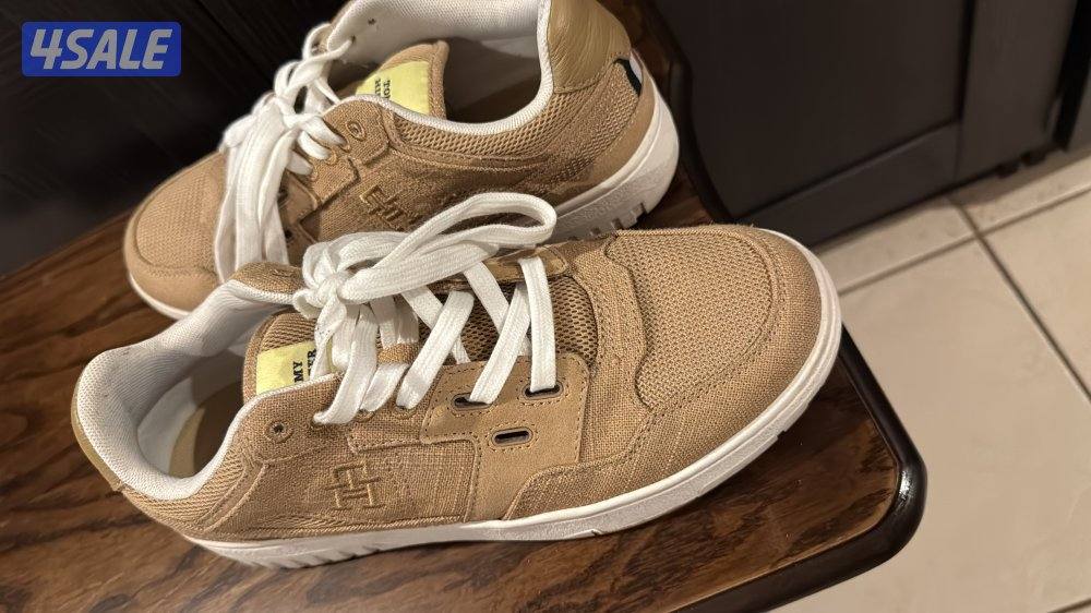 حذاء ماركة أصلي مقاس ٤٠ tommy hilfiger0