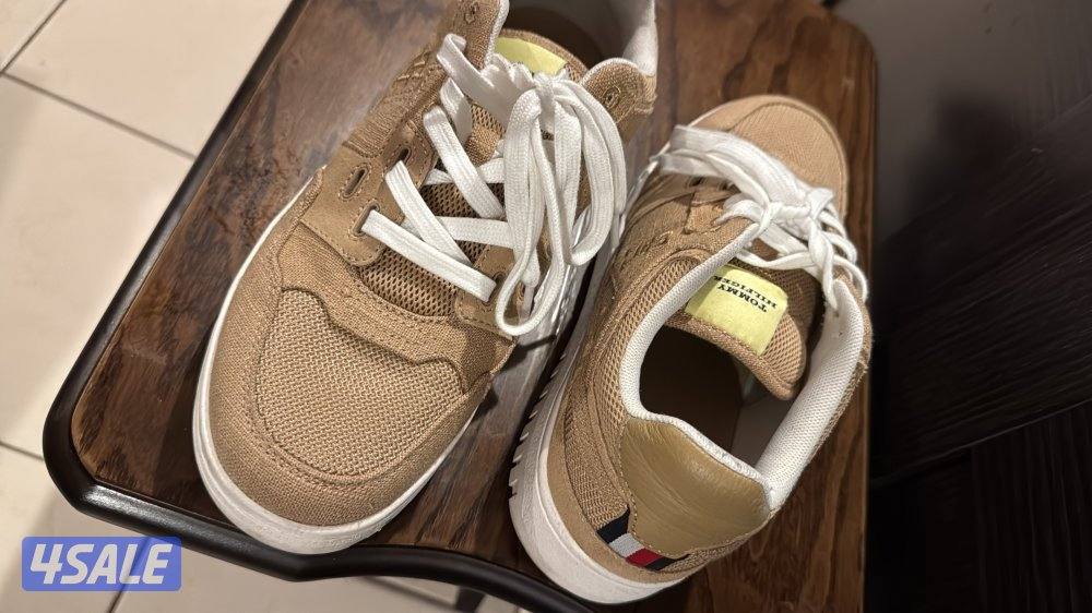 حذاء ماركة أصلي مقاس ٤٠ tommy hilfiger1