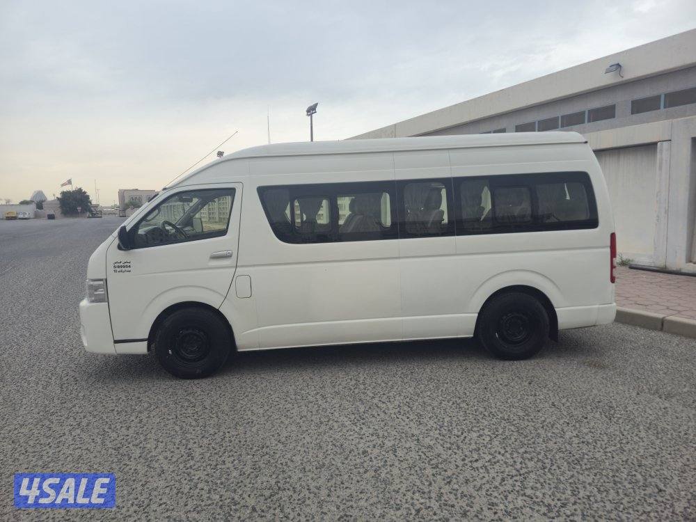 Toyota Hiace Bus 2014 model ( 1.30 km )0