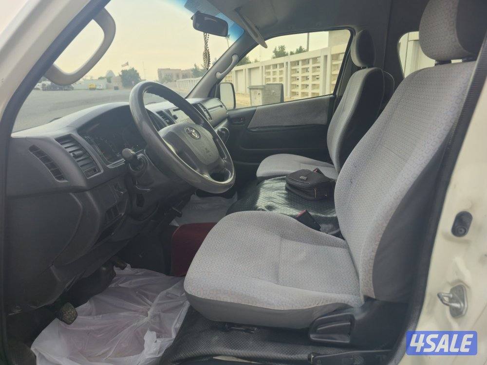 Toyota Hiace Bus 2014 model ( 1.30 km )7