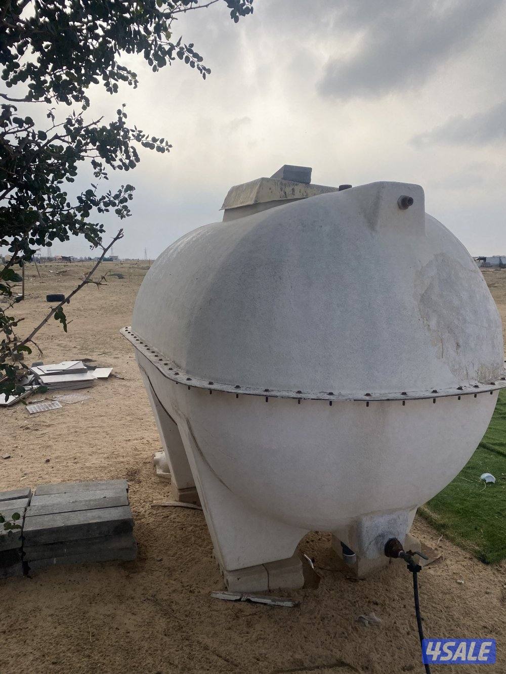 للبيع عدد 2 تانكي ماء الحجم ١٠٠٠2