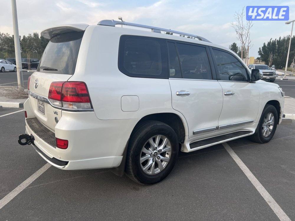 لاندكروزر موديل ٢٠١٦ GXR  V8  وارد الساير بحالة ممتازة2