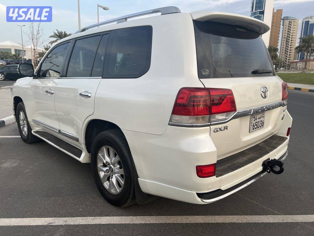 لاندكروزر موديل ٢٠١٦ GXR  V8  وارد الساير بحالة ممتازة4