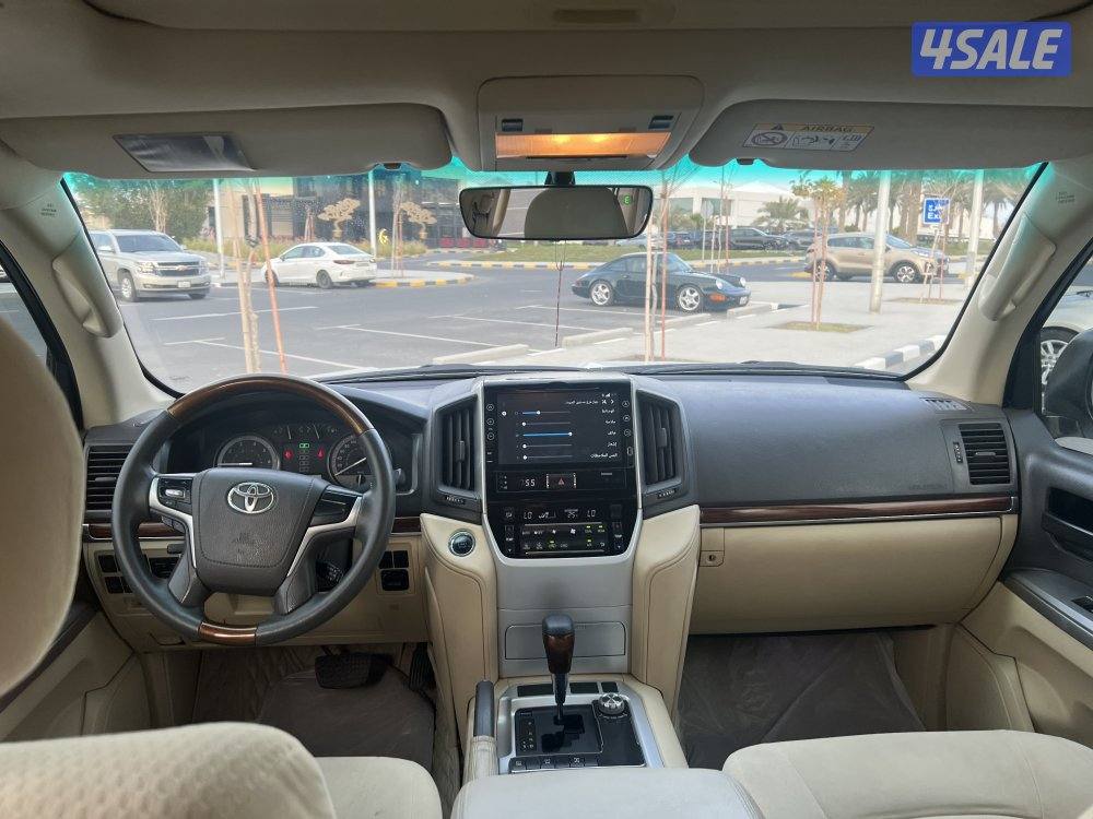 لاندكروزر موديل ٢٠١٦ GXR  V8  وارد الساير بحالة ممتازة7