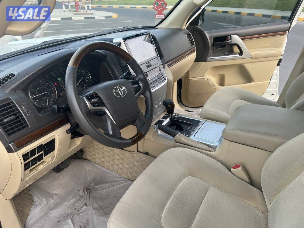 لاندكروزر موديل ٢٠١٦ GXR  V8  وارد الساير بحالة ممتازة8