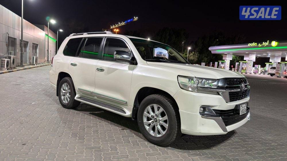 لاندكروزر موديل ٢٠١٦ GXR  V8  وارد الساير بحالة ممتازة13