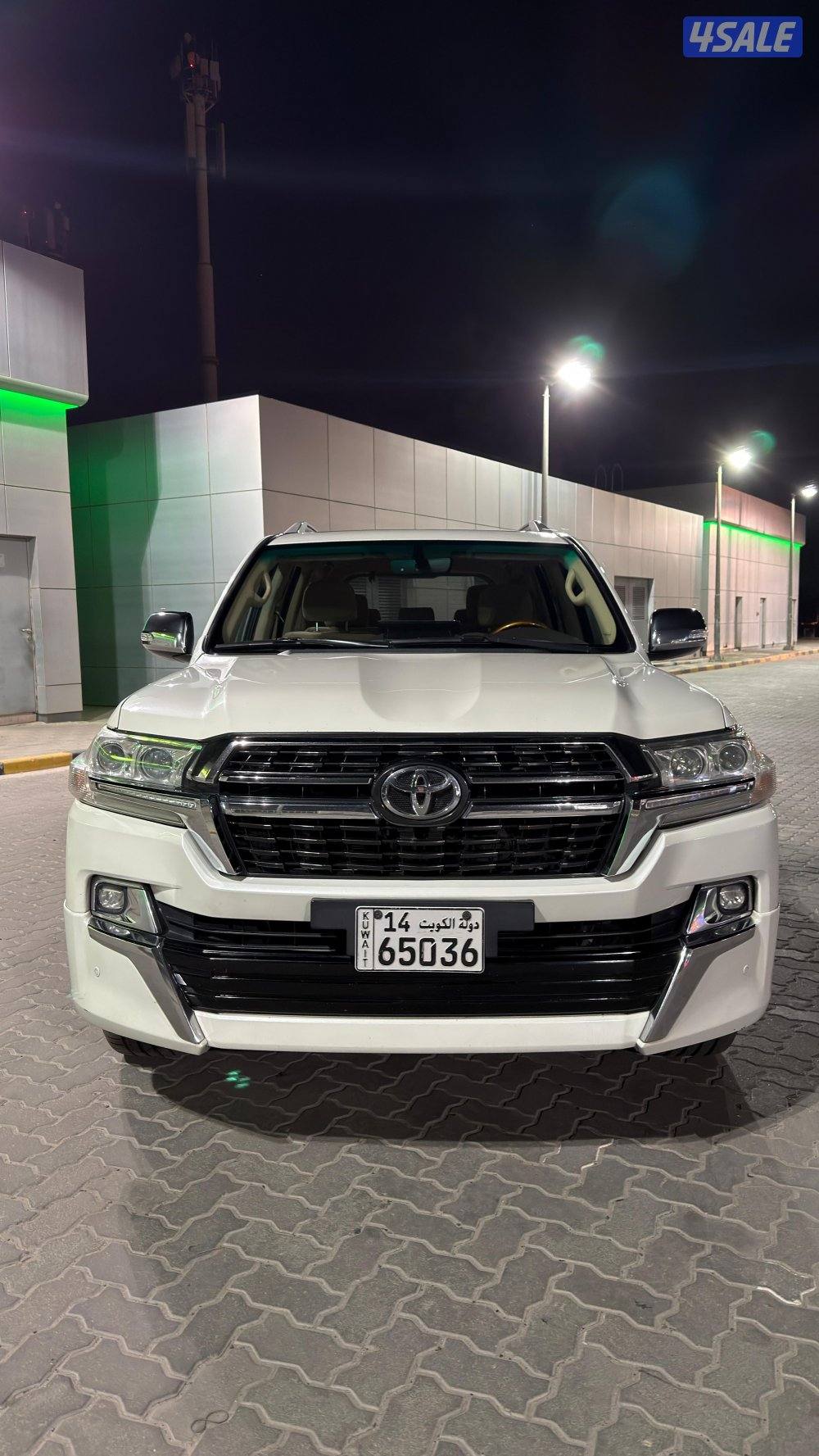 لاندكروزر موديل ٢٠١٦ GXR  V8  وارد الساير بحالة ممتازة14