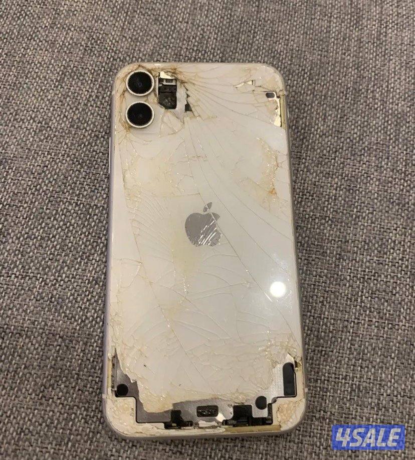 ايفون ١١ للبيع زرار الي يعلون صوت وينقص صوت  مو شغالين يتصلحون0