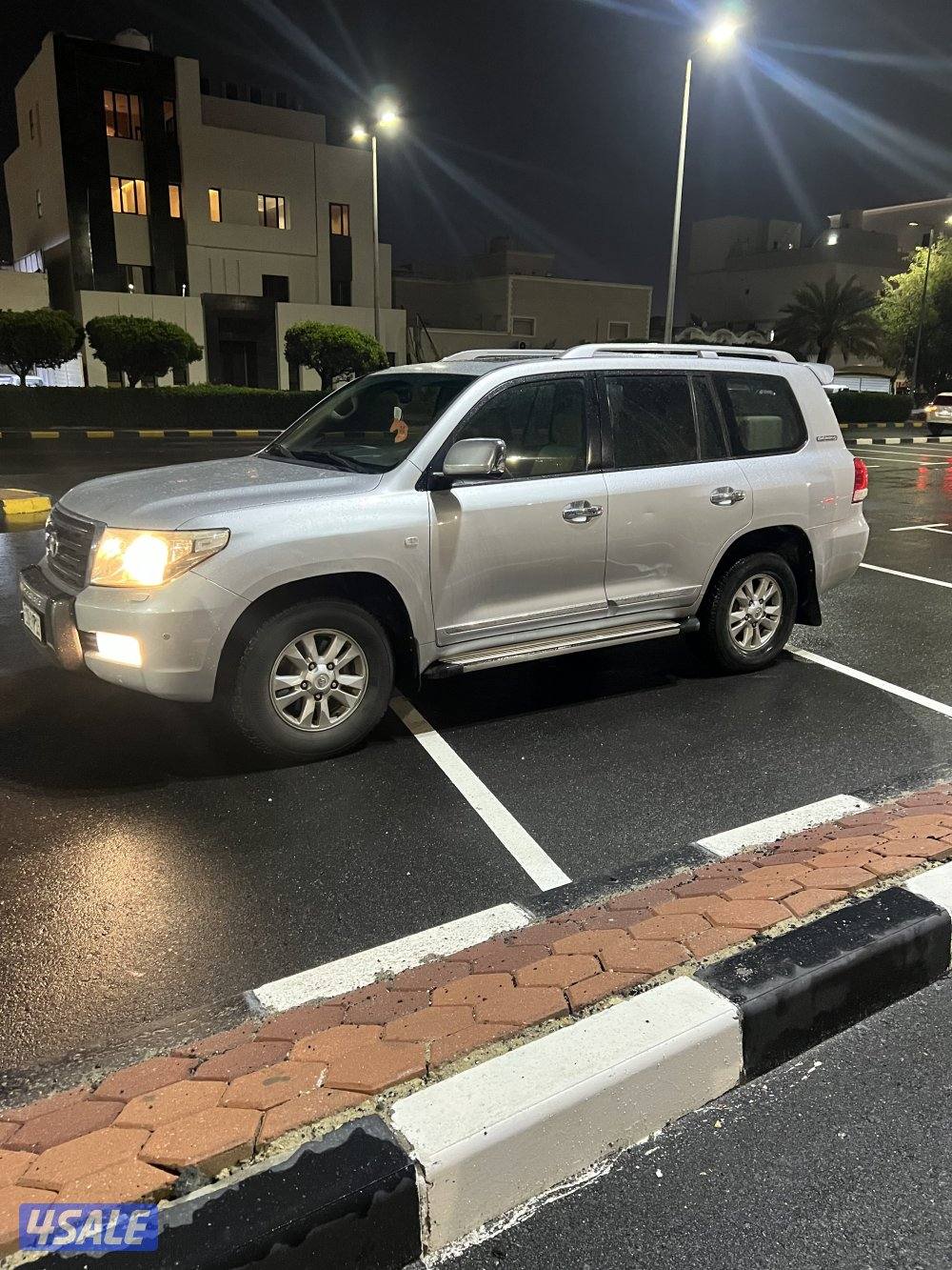 للبيع لاند موديل ٢٠١١ شرط الفحص قير مكينه شاصي البدي صبغ مدقر خلفي يمي1