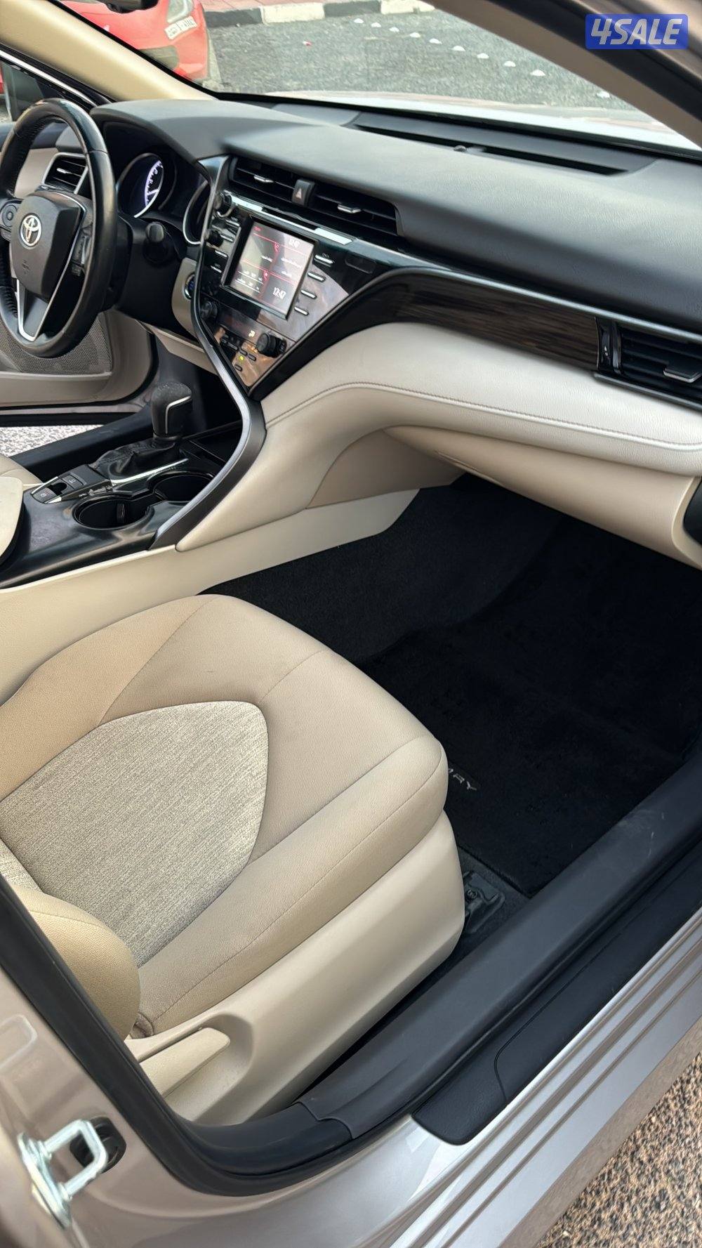 للبيع كامري موديل 20204