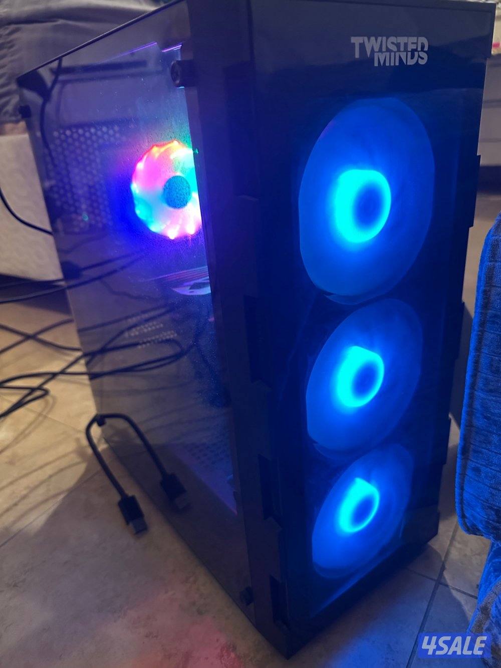 للبيع كمبيوتر قيمنق كامل المواصفات وشاشتين بسعر مناسب2