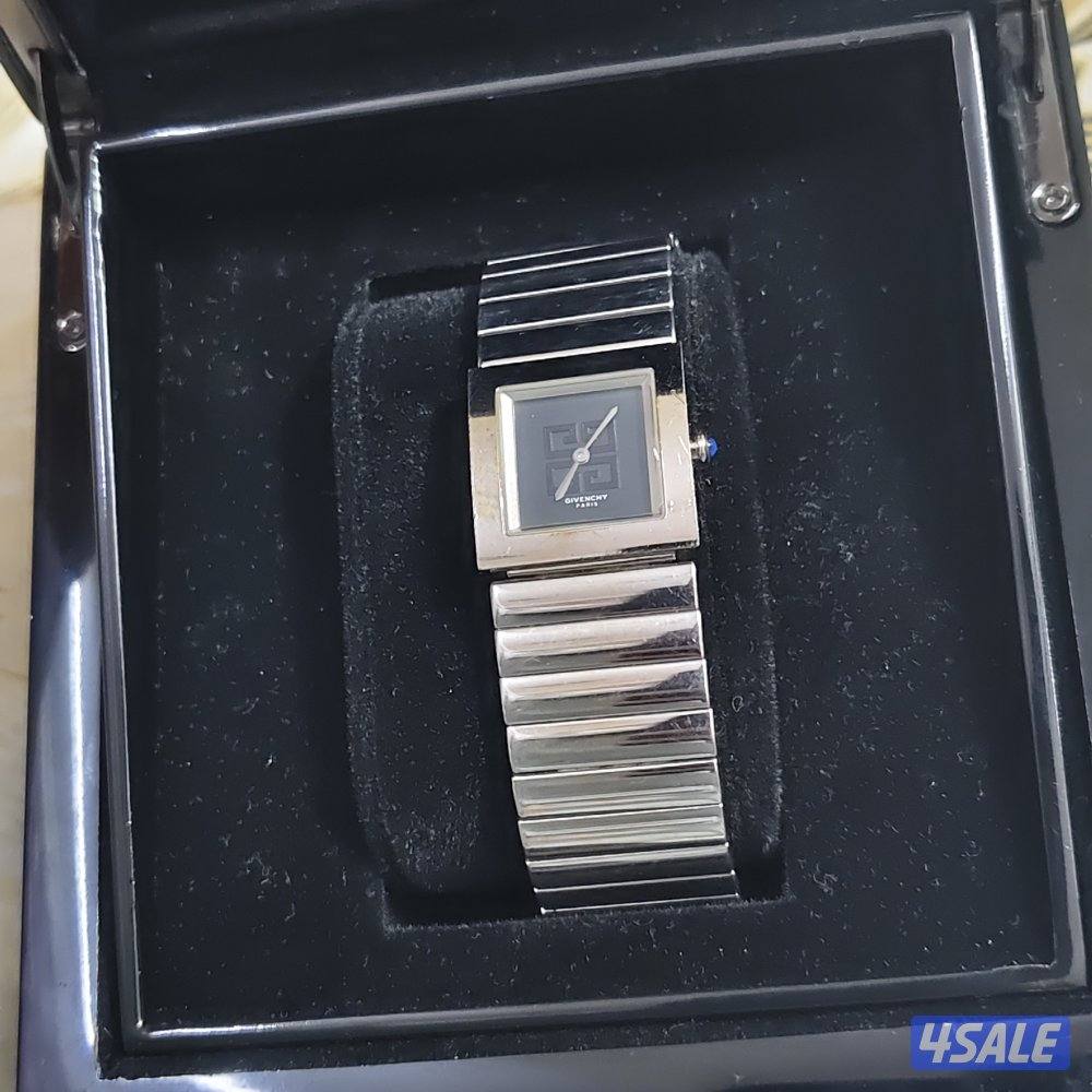 Givenchy Blue Stainless Steel Apsaras Women's Wristwatch 23mm0