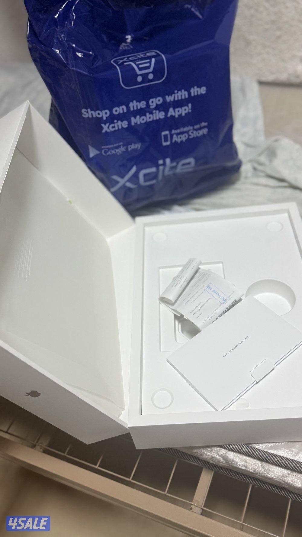 ماك بوك من اكسيت الغانم فتح من الكرتونة واستعمال مره واحده فقط وضمان س0