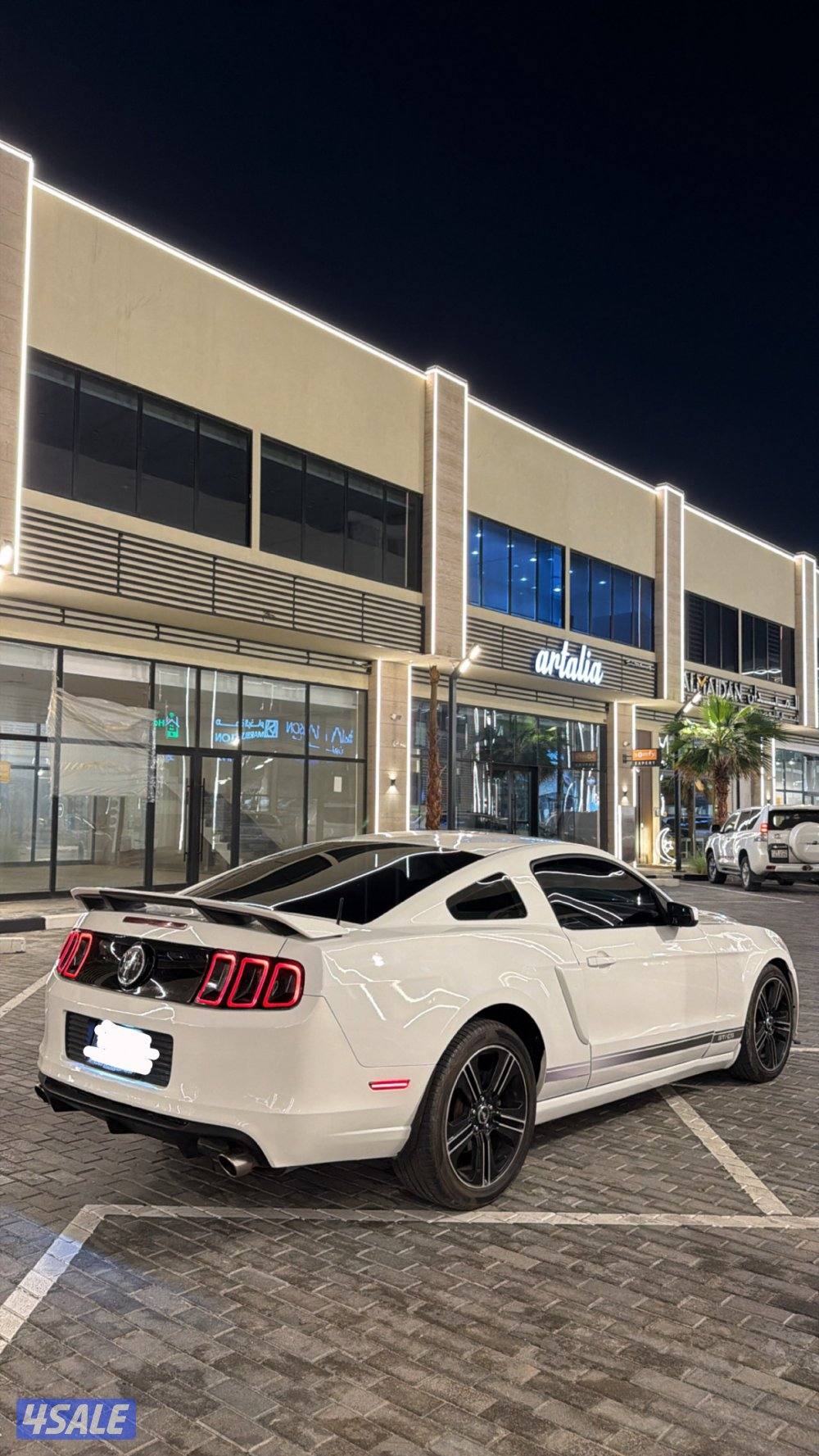 للبيع موستنق 2013/5.0 سبيشل كالفورنيا قير عادي ماشي 100 الف شرط الفحص2