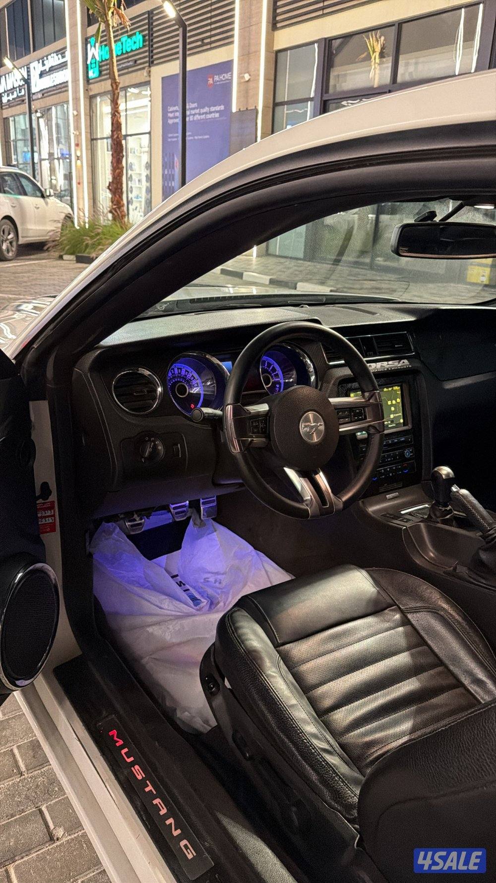 للبيع موستنق 2013/5.0 سبيشل كالفورنيا قير عادي ماشي 100 الف شرط الفحص4