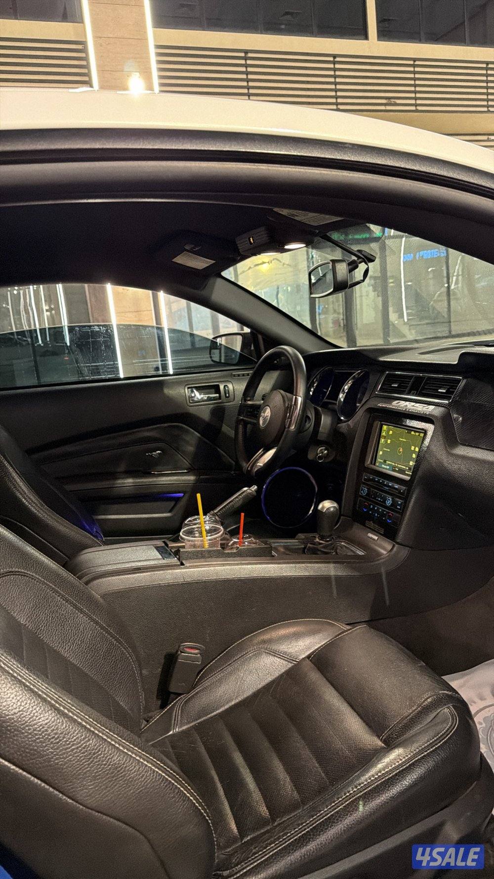 للبيع موستنق 2013/5.0 سبيشل كالفورنيا قير عادي ماشي 100 الف شرط الفحص5