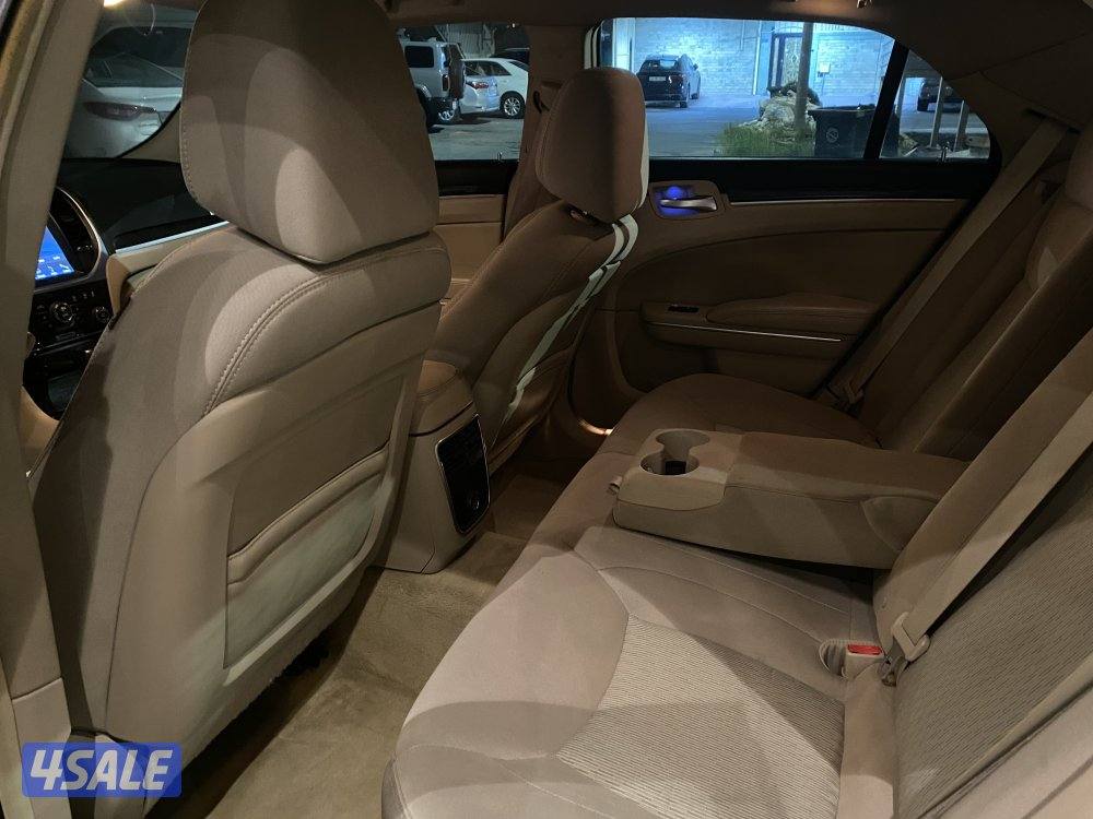 كرايزلر C300 هيمي 20135