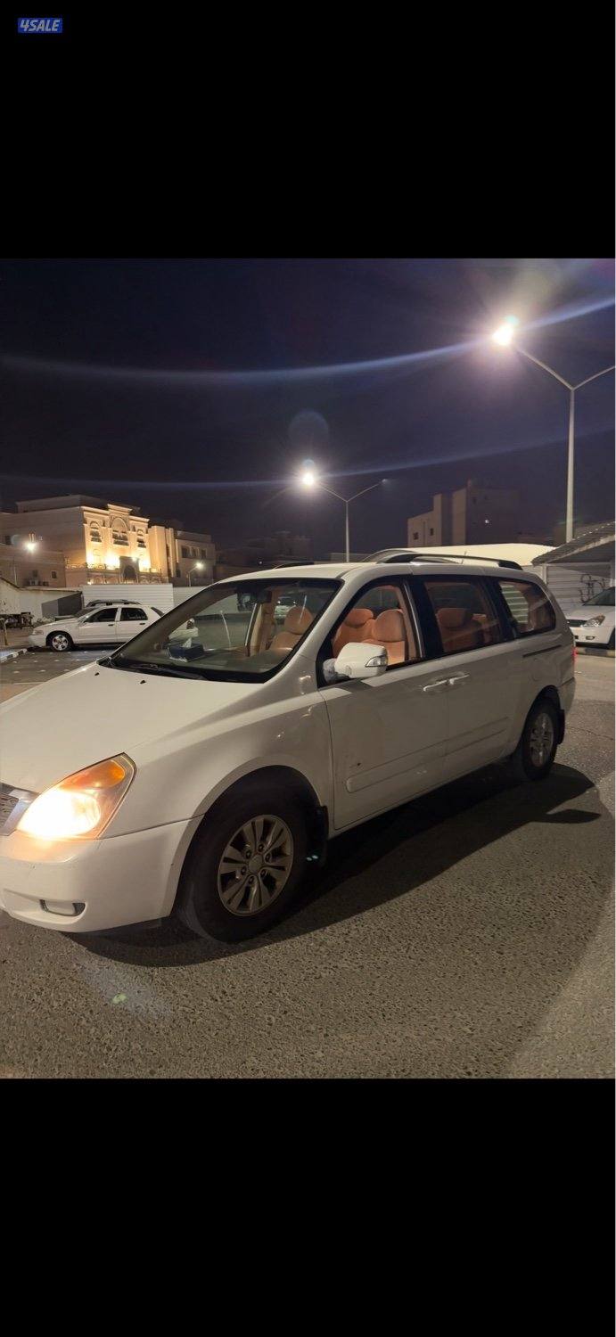 للبيع كيا كارنفال موديل 2012 مالك اول ماشي 3351