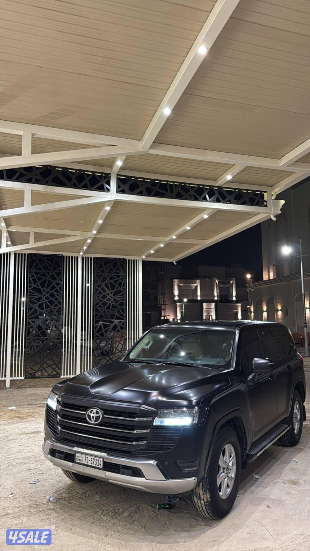 لاندكروز وارد قطر موديل 2022 GX الممشى 230 الف0