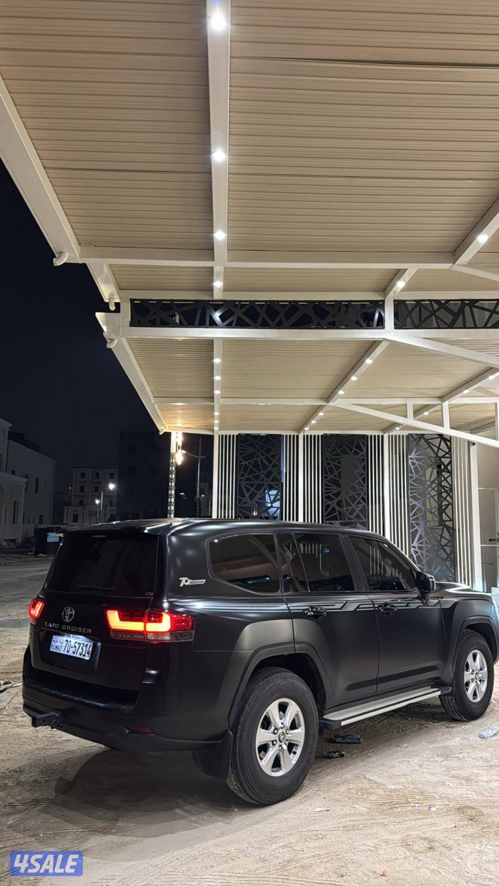 لاندكروز وارد قطر موديل 2022 GX الممشى 230 الف3