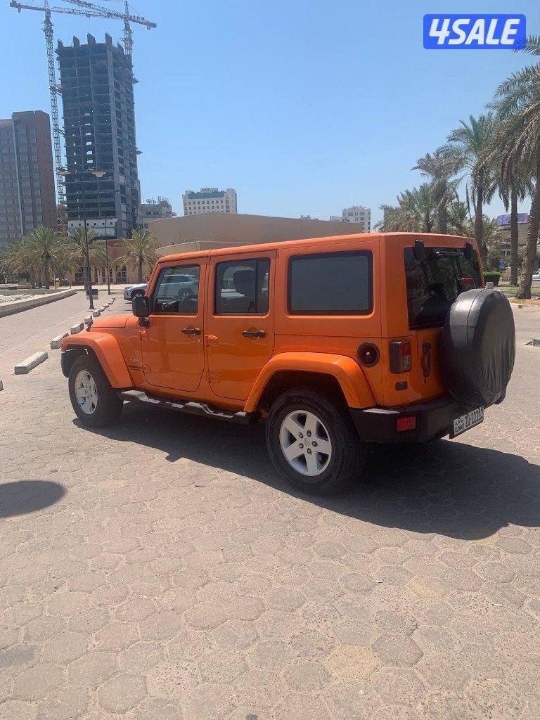 A beautiful and unique 2012 Jeep Wrangler Sahara Limited  I142000 KM0