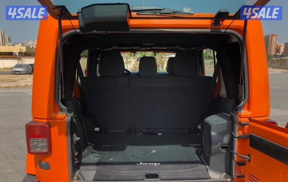 A beautiful and unique 2012 Jeep Wrangler Sahara Limited  I142000 KM3