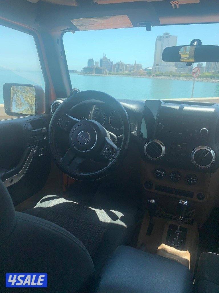 A beautiful and unique 2012 Jeep Wrangler Sahara Limited  I142000 KM10