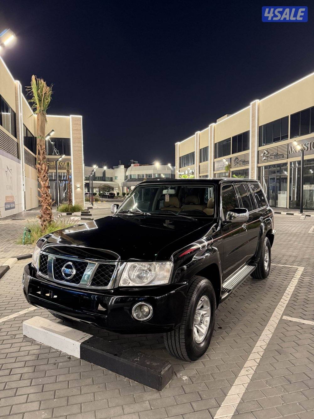 للبيع سفاري 2010 قير عادي0