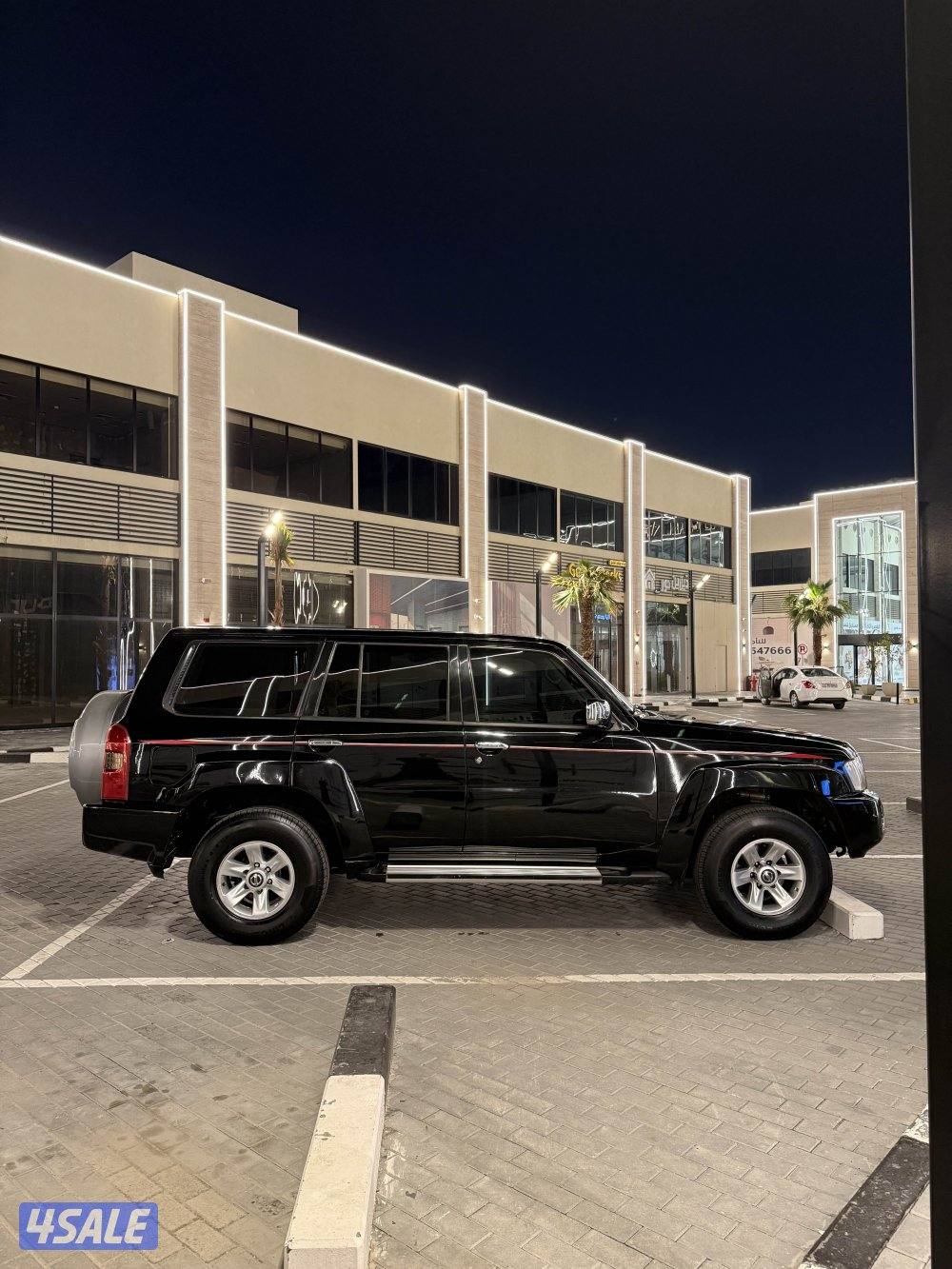 للبيع سفاري 2010 قير عادي1