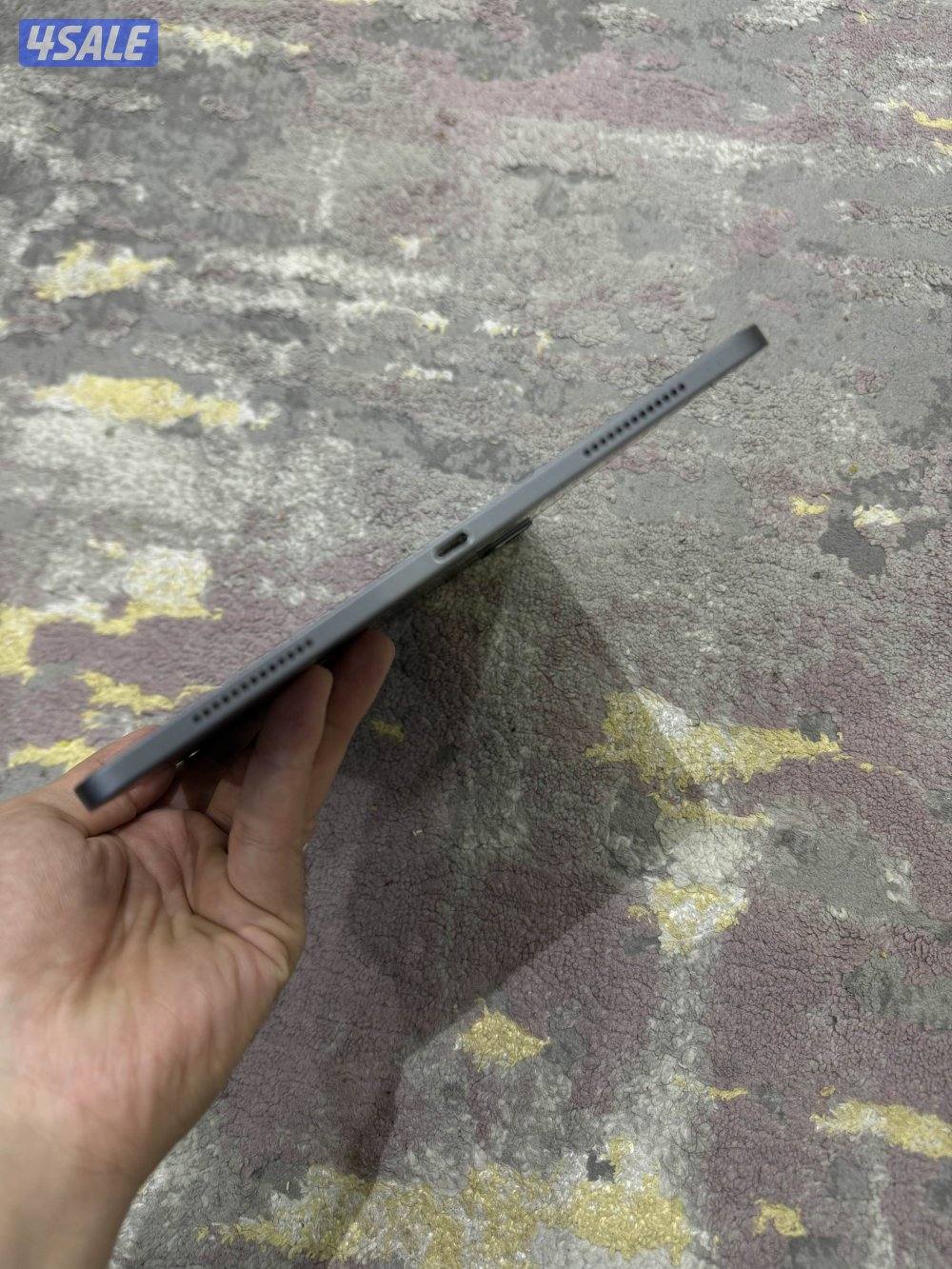 ايباد برو ١١ انش ٢٠٢٠ نظيف وبحاله ممتازه ١٢٨ جيجا2