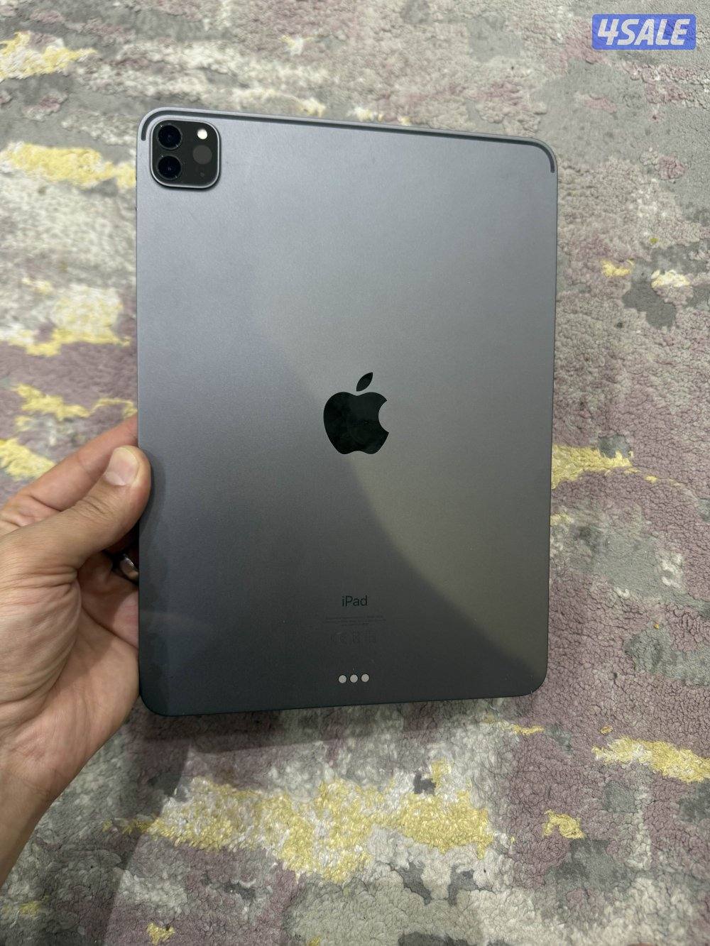 ايباد برو ١١ انش ٢٠٢٠ نظيف وبحاله ممتازه ١٢٨ جيجا7