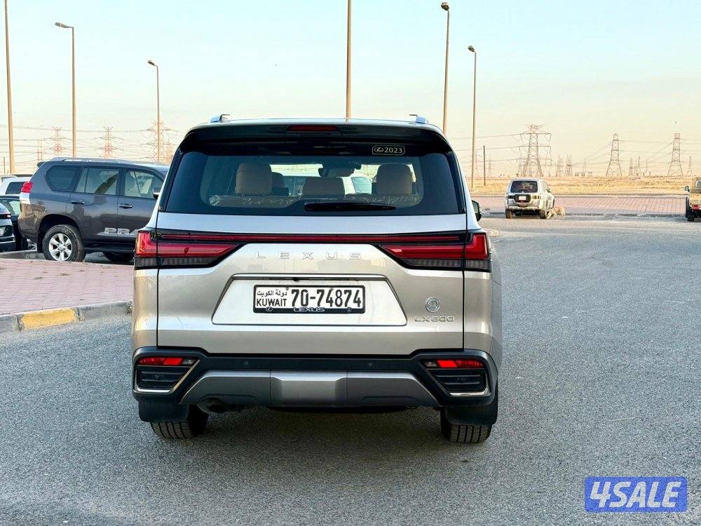 لكزس LX600 الساير 2023 الدرجة الاولى9