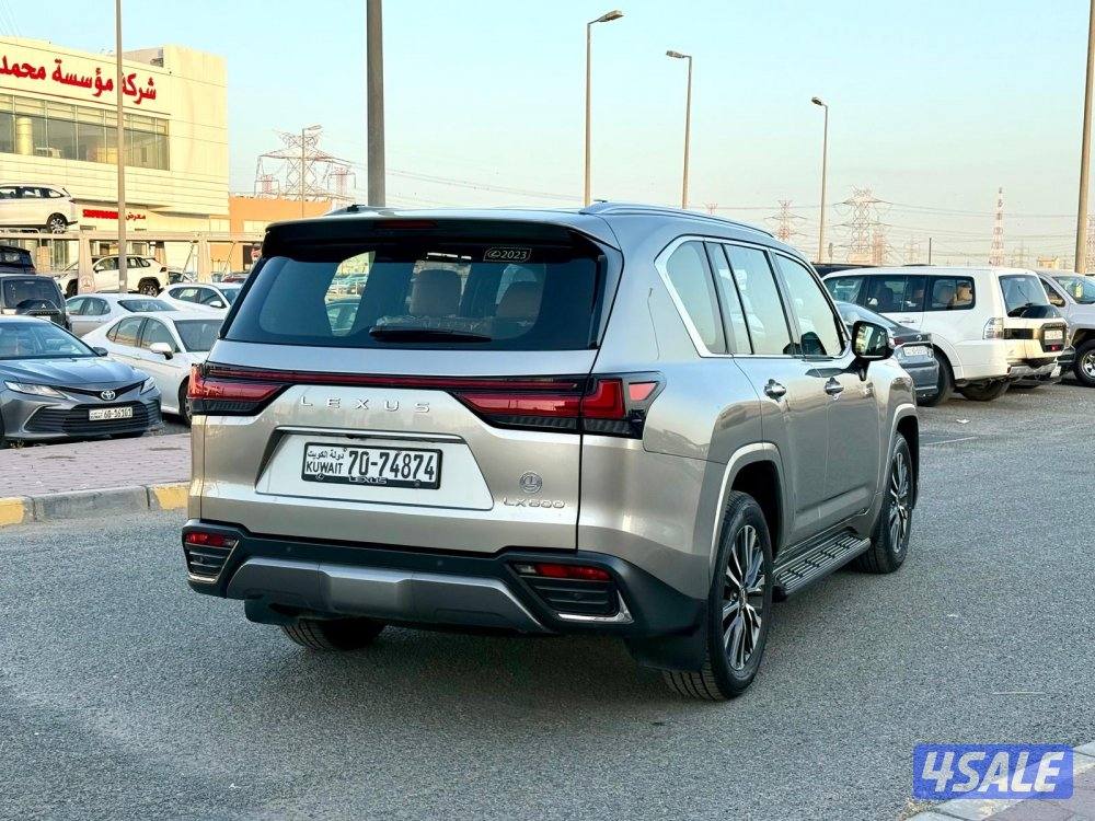 لكزس LX600 الساير 2023 الدرجة الاولى8