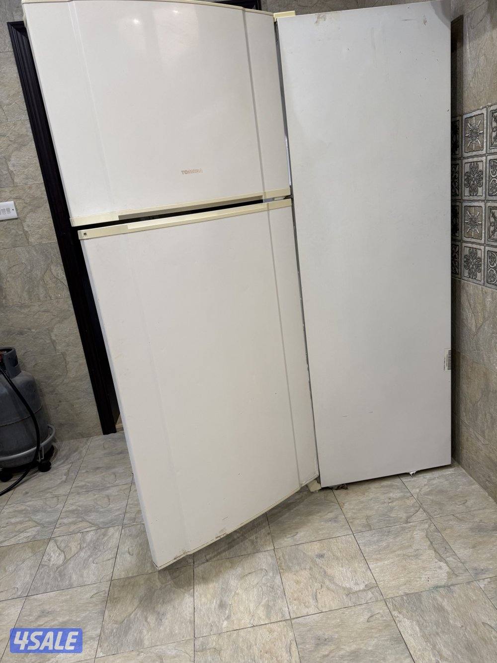 للبيع ثلاجه و  وفريزر لعدم الحاجه توشيبا ب 60 د.ك كبيره2