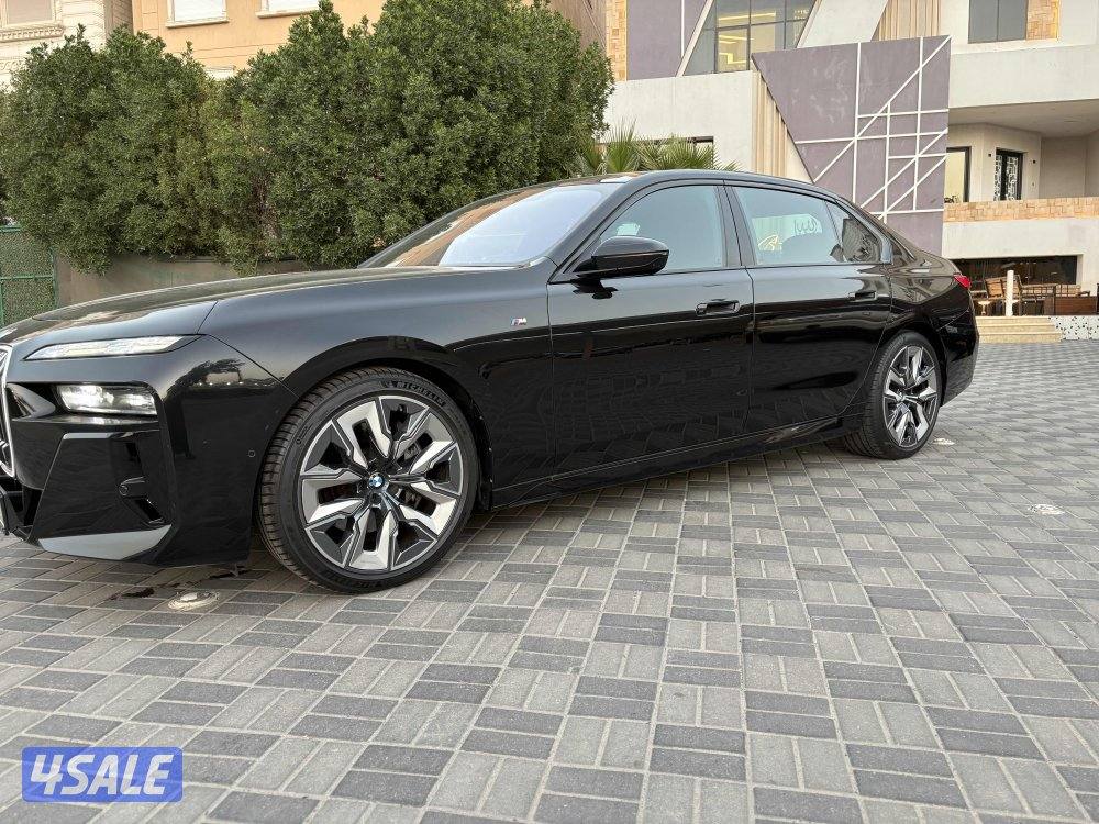 للبيع BMW740i مديل 20230