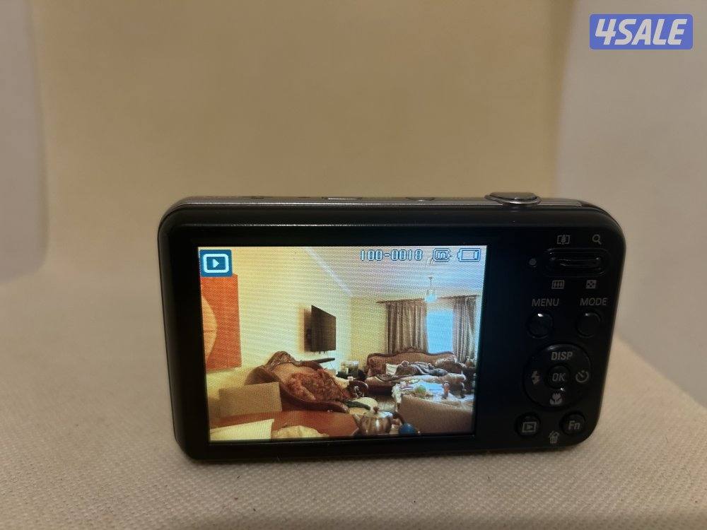 عرض على كاميرات سامسونغ لها شاشتين سعر 100 مع كامل اغراضها1