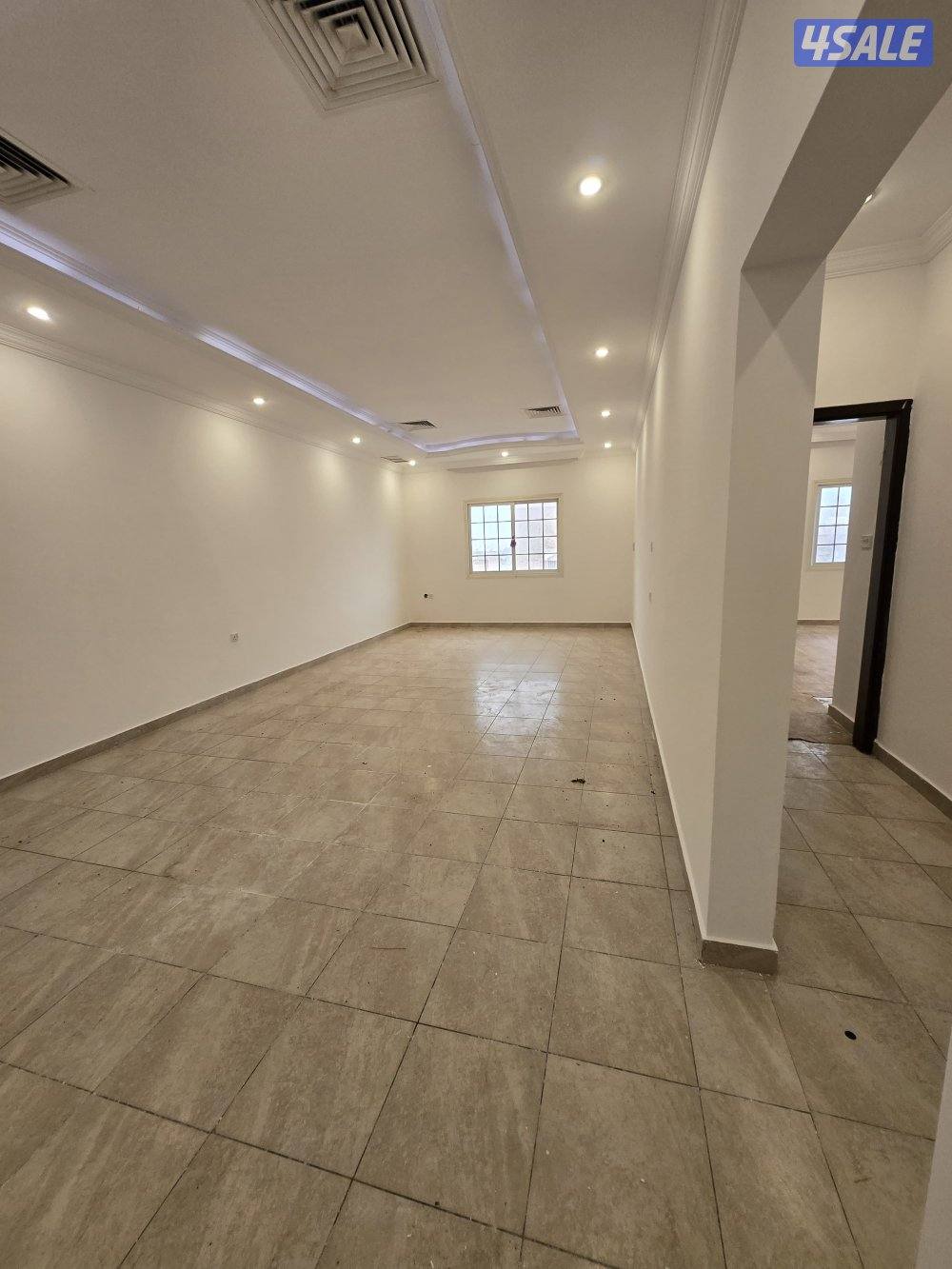 فرصه لاتعوض ولاتتكرر للعوائل .. للإيجار شقه بالرابيه ق4 مساحتها كبيره1