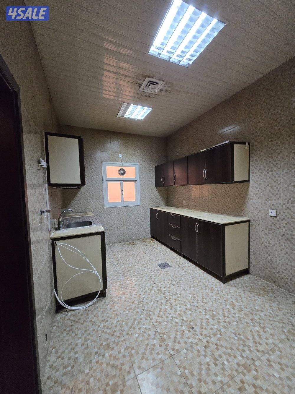 فرصه لاتعوض ولاتتكرر للعوائل .. للإيجار شقه بالرابيه ق4 مساحتها كبيره8