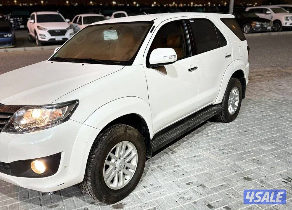 تويوتا فورتنر ٢٠١٥ الساير عداد ١٢ ألف شرط الفحص صبغ وكاله0