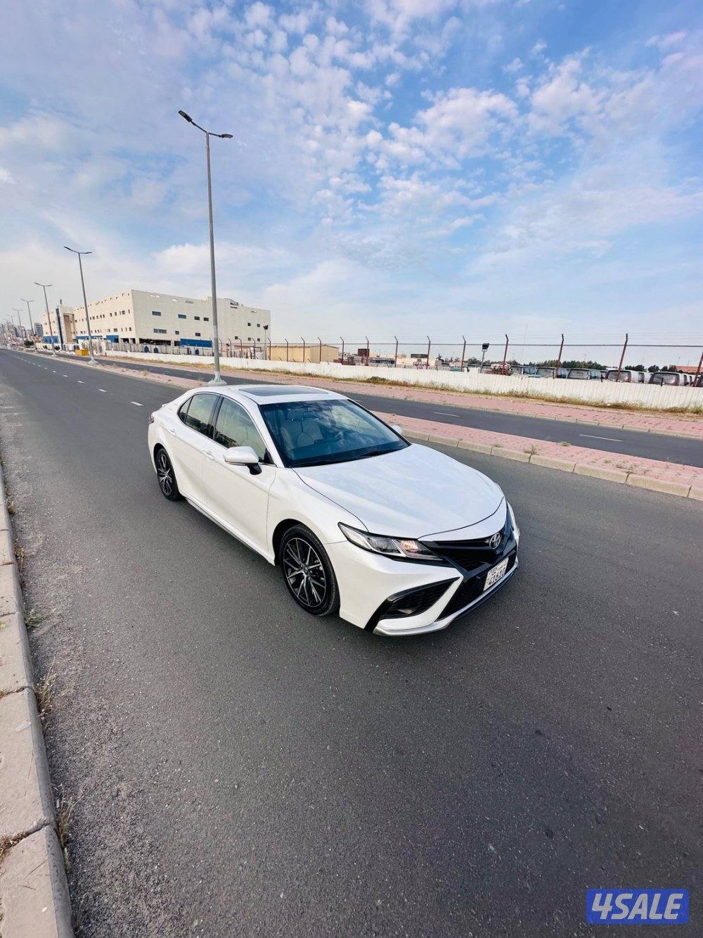 🚘 كامري 2024 SE  عداد 13 الف0