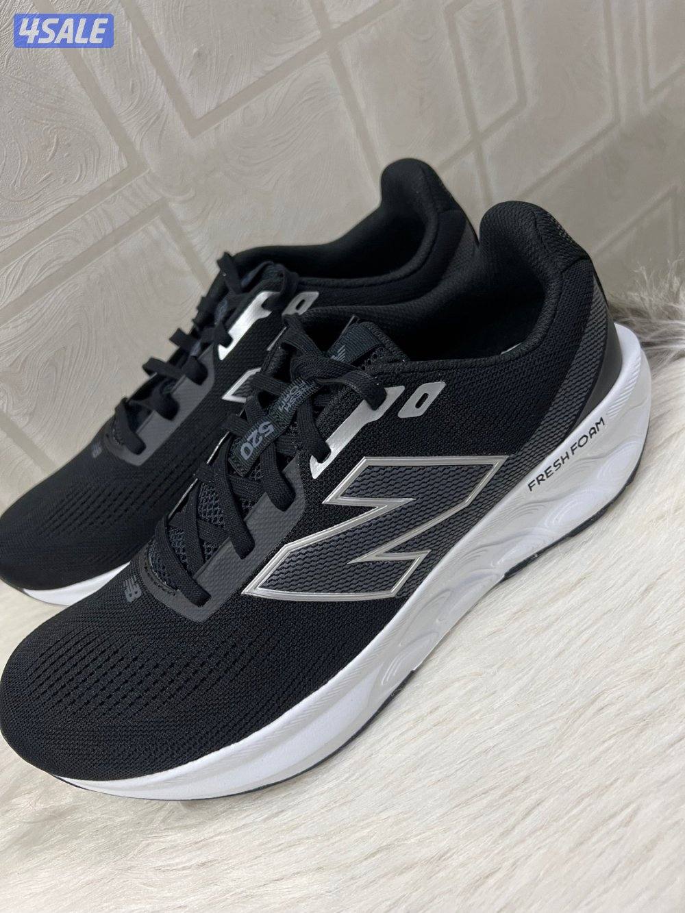 نيو بلانس اصلي يلبس ٤٤ونص جديد0