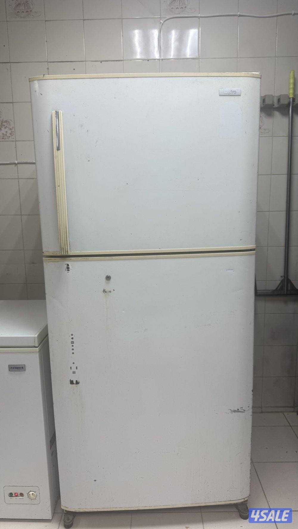 للبيع ثلاجة ماركة SANYOشغاله مافيها شي1