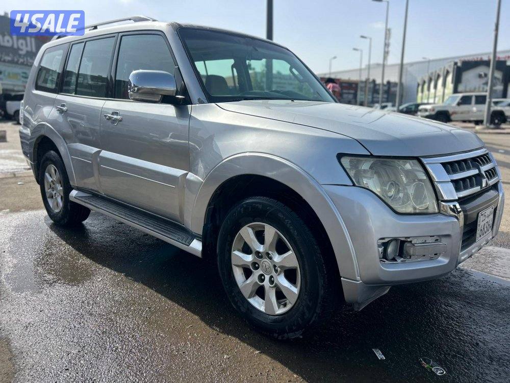 ميتسوبيشى باجيرو GLS -V6 موديل 2018 ماشى 202.000 k.m  وارد الملا .1