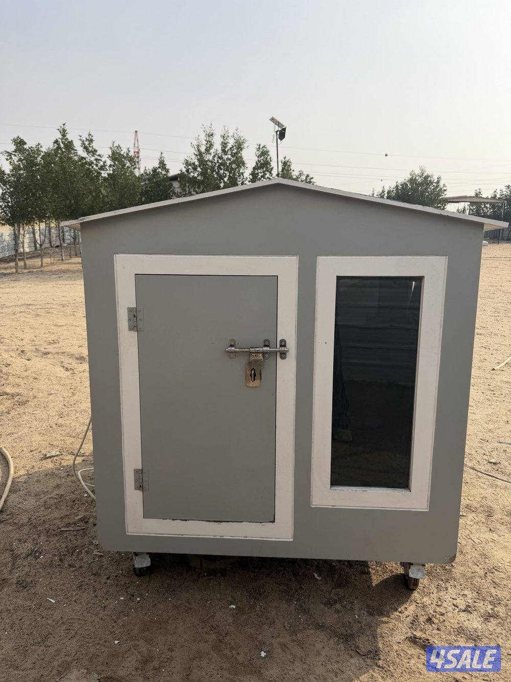 قفص كبير متحرك مع وحده تكيف طن ونص وشفتط0