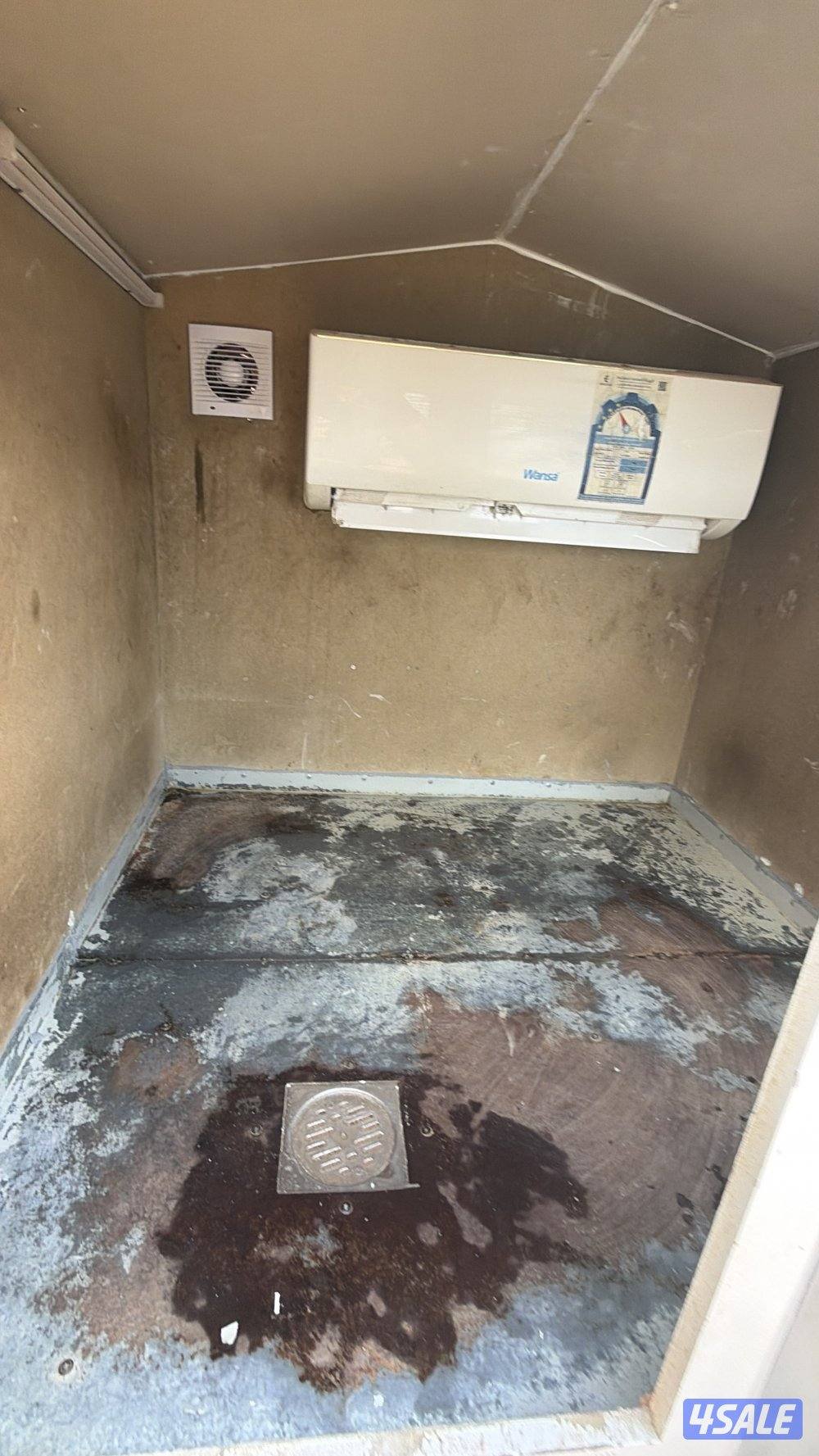 قفص كبير متحرك مع وحده تكيف طن ونص وشفتط2