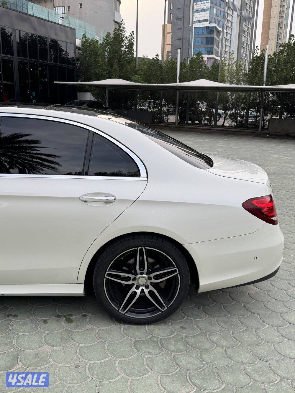 مرسيدس E300 موديل 2017 ممشى 100 الف صبغ الوكالة مواصفات خاصة4