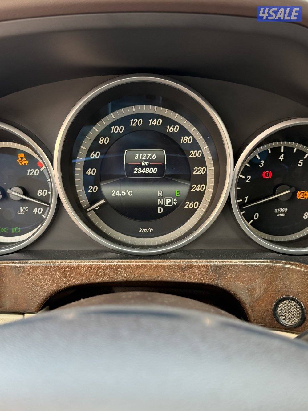 للبيع مرسيدس E 2004